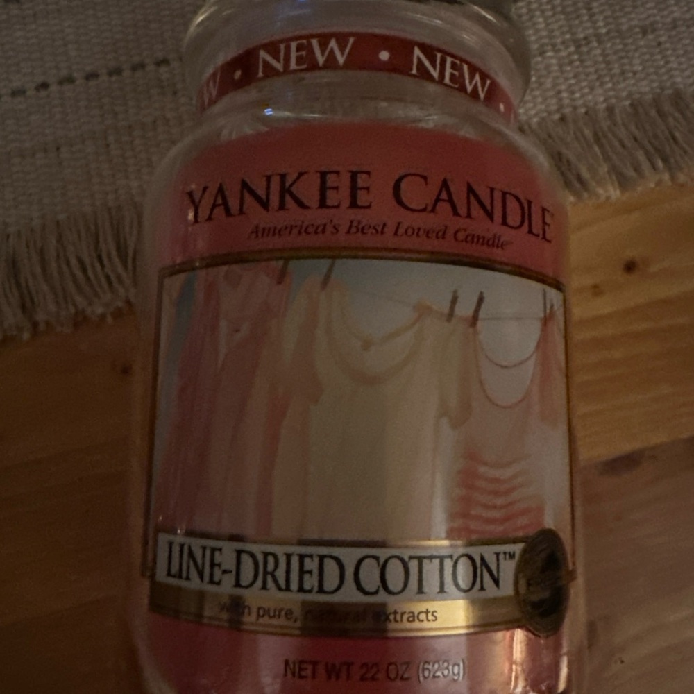 Yankee Candle Line-Dried Cotton Scented Candle - Soft Pink